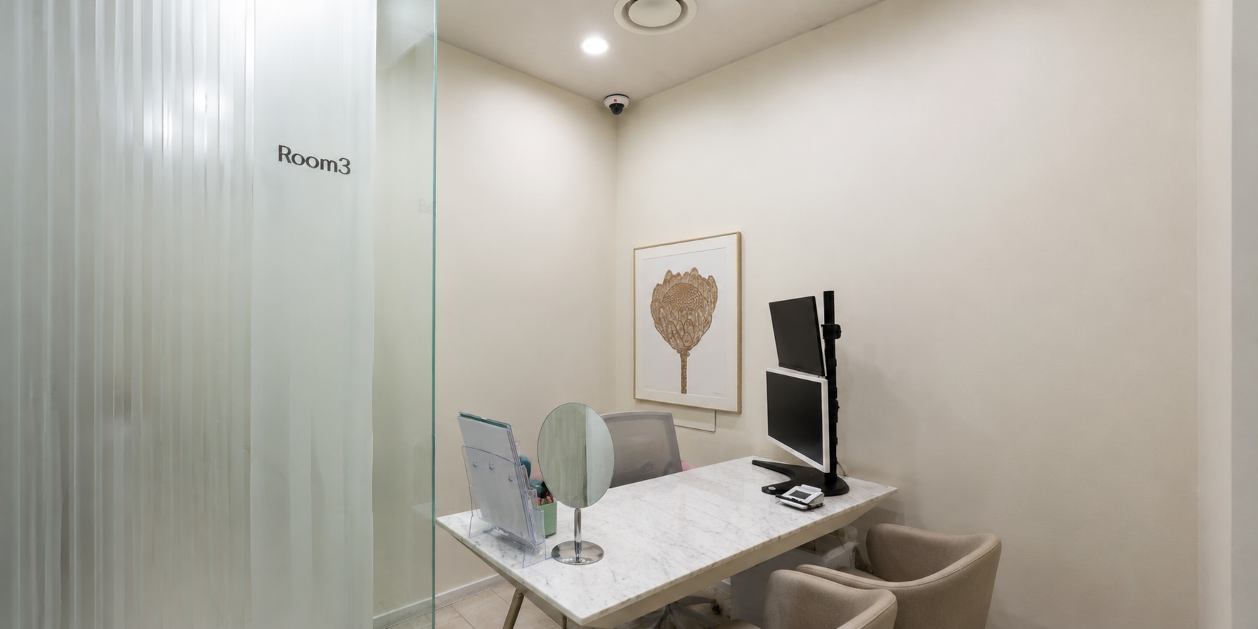 Private consultation room for a first visit at Dr. E-Laser Dermatology, Apgujeong Rodeo, Seoul